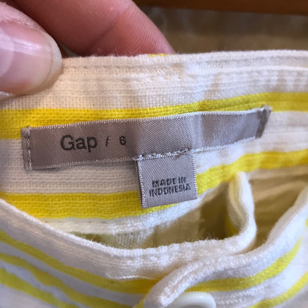 GAP SHORTS - Picture 4 of 5